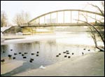 Tarton halki virtaava Emajoki oli aikoinaan t�rke� hansakaupan v�yl�, yh�kin merkityksellinen kaupungin el�m�ss�.