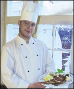 Vanhempi kokki Andre Riis suosittelee kevytt� kala- ateriaa meriahvenesta.