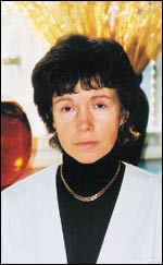 Mall Männil kertoo mielellään apteekin historiasta, johon voi tutustua myös museohuoneessa.