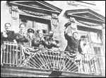 Mielenosoitus 21.06.1940 Tallinnan Pikk- kadulla.