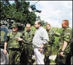Viro osallistuu voimiensa mukaan rauhanturvaamiseen Bosniassa ja Kosovossa, miehet koulutetaan Nato- maassa Tanskassa. Viron puolstusministeri Jüri Luik on tullut tervehtimään SFOR- joukoissa palvelevia virolaisia Bosniaan.