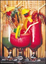 Näyttäviä juomasekoituksia osataan tehdä.