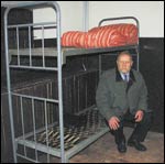Vapaustaistelija Enn Tarto muistelee aikojansa KGB: n kellareissa. Tarto on lahjoittanut museolle paljon aineistoa.