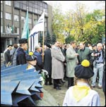 Museon avaaminen oli kansanjuhla, joka keräsi paljon juuri heitä, jotka ovat aikoinaan “harmaan talon” kellarissa istuneet.